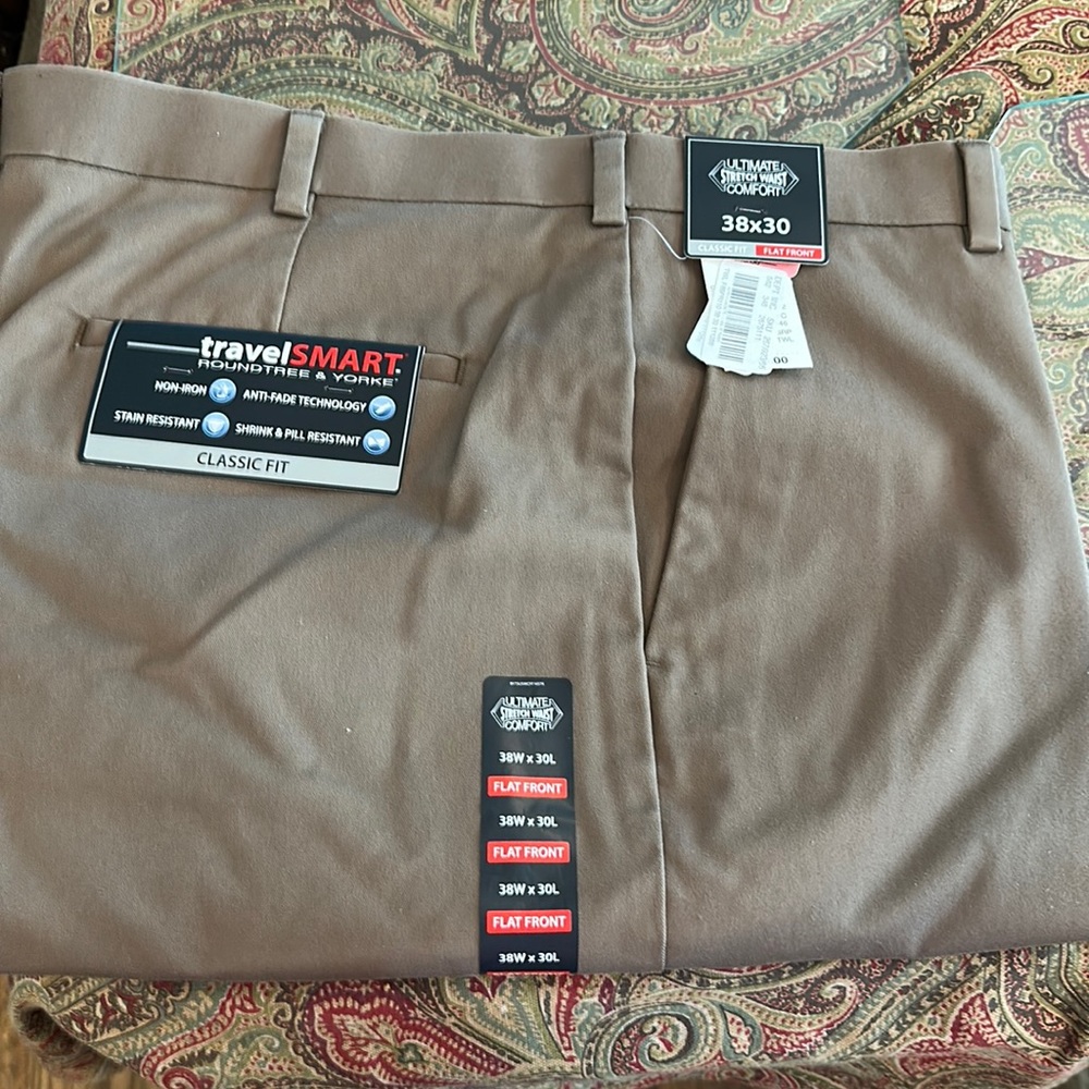 Roundtree &Yorke new with tag men’s pants 38x30 khaki monitors. Stretch waist